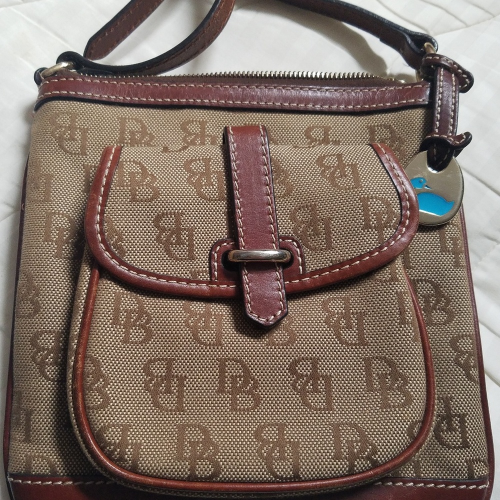 Dooney & bourke letter carrier, brown